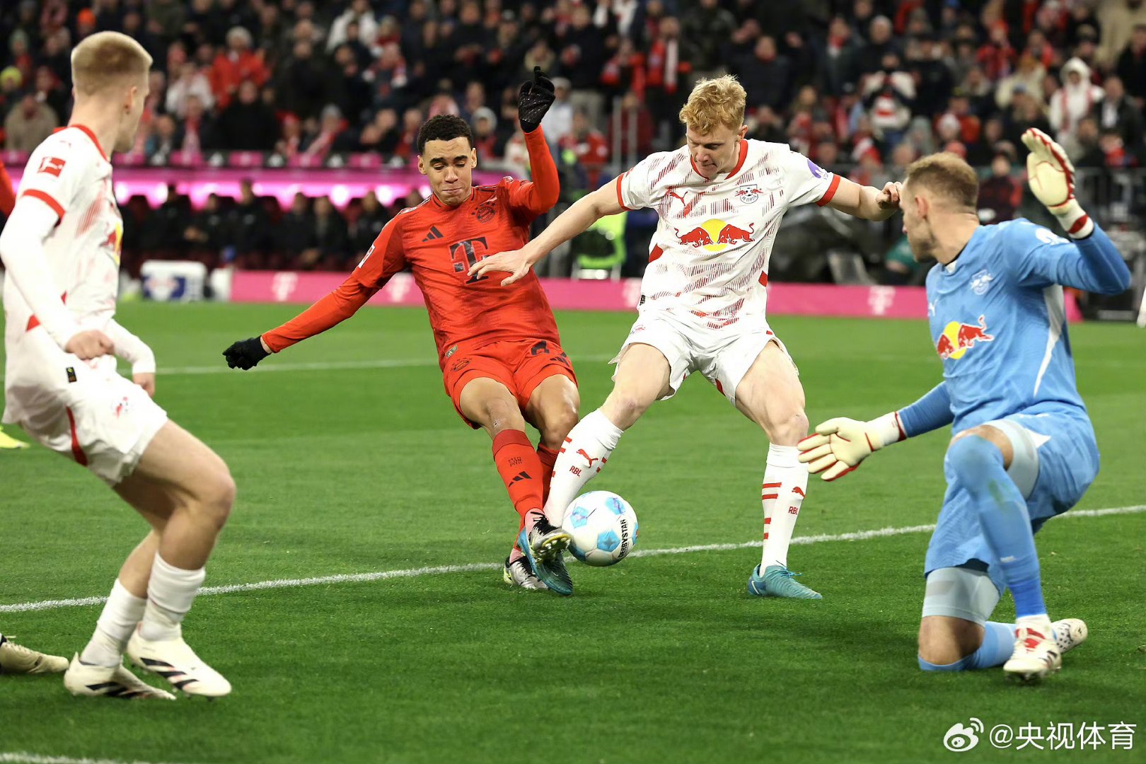 比利时险胜巴萨，拉什福德状态火热