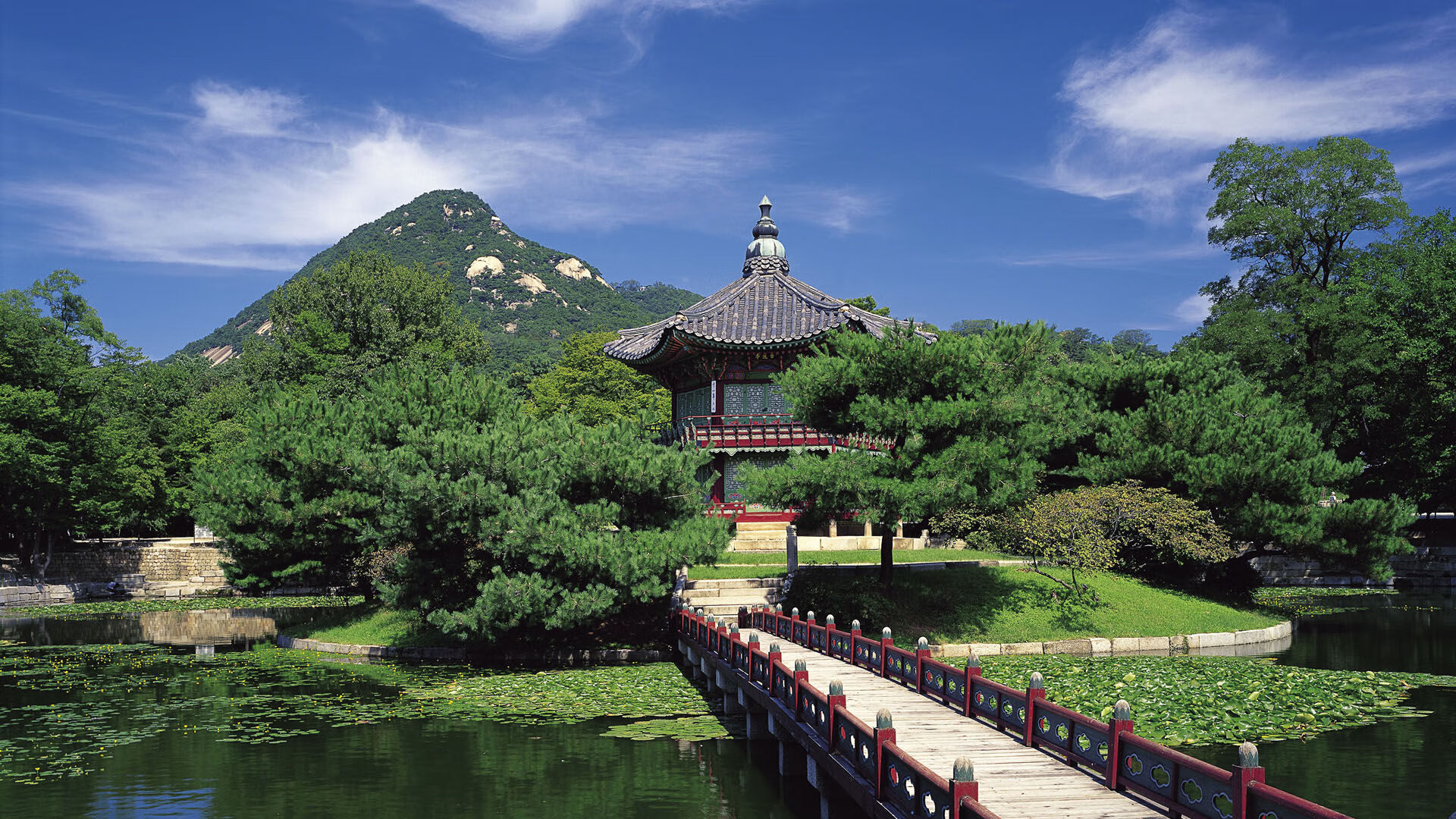 暮年战神与钢铁城墙，一场时间交错的绿茵想象